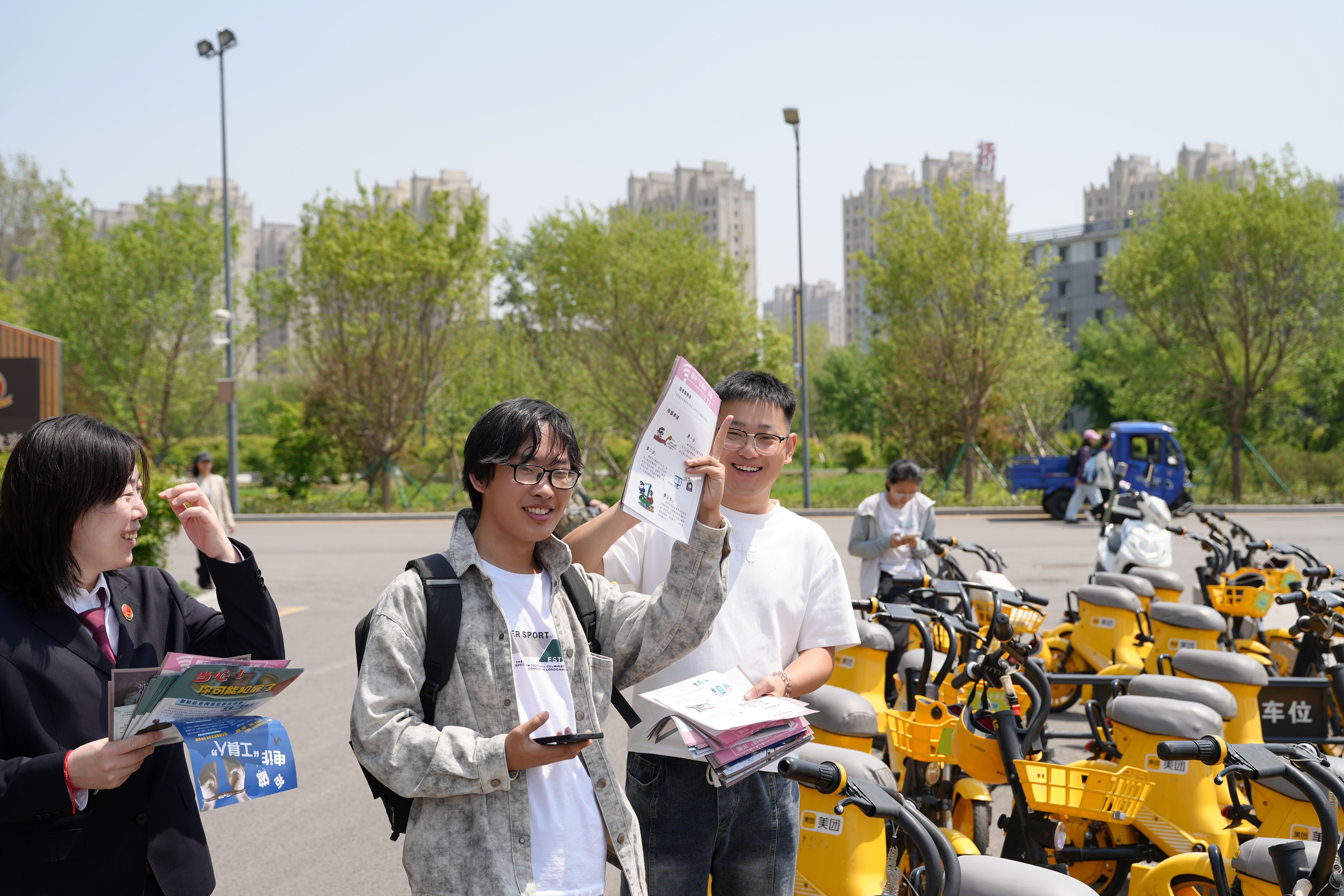 “辽聊反诈 与您同行”——抚顺经济开发区人民检察院开展反诈宣传活动